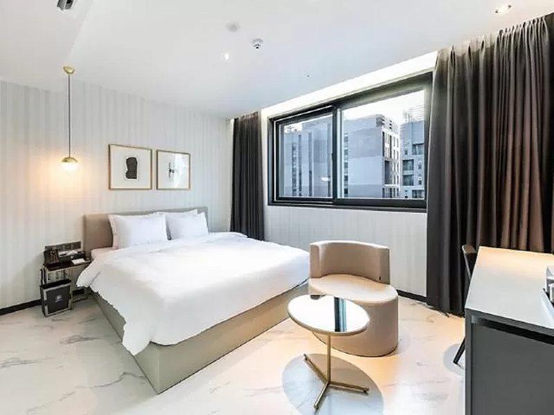 Brown Dot Hotel Jinju Ngoại thất bức ảnh