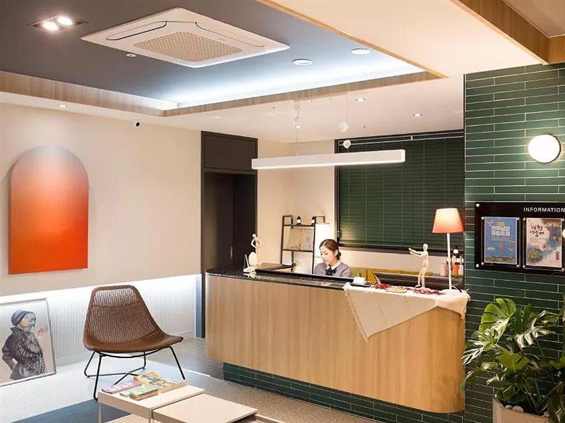 Brown Dot Hotel Jinju Ngoại thất bức ảnh