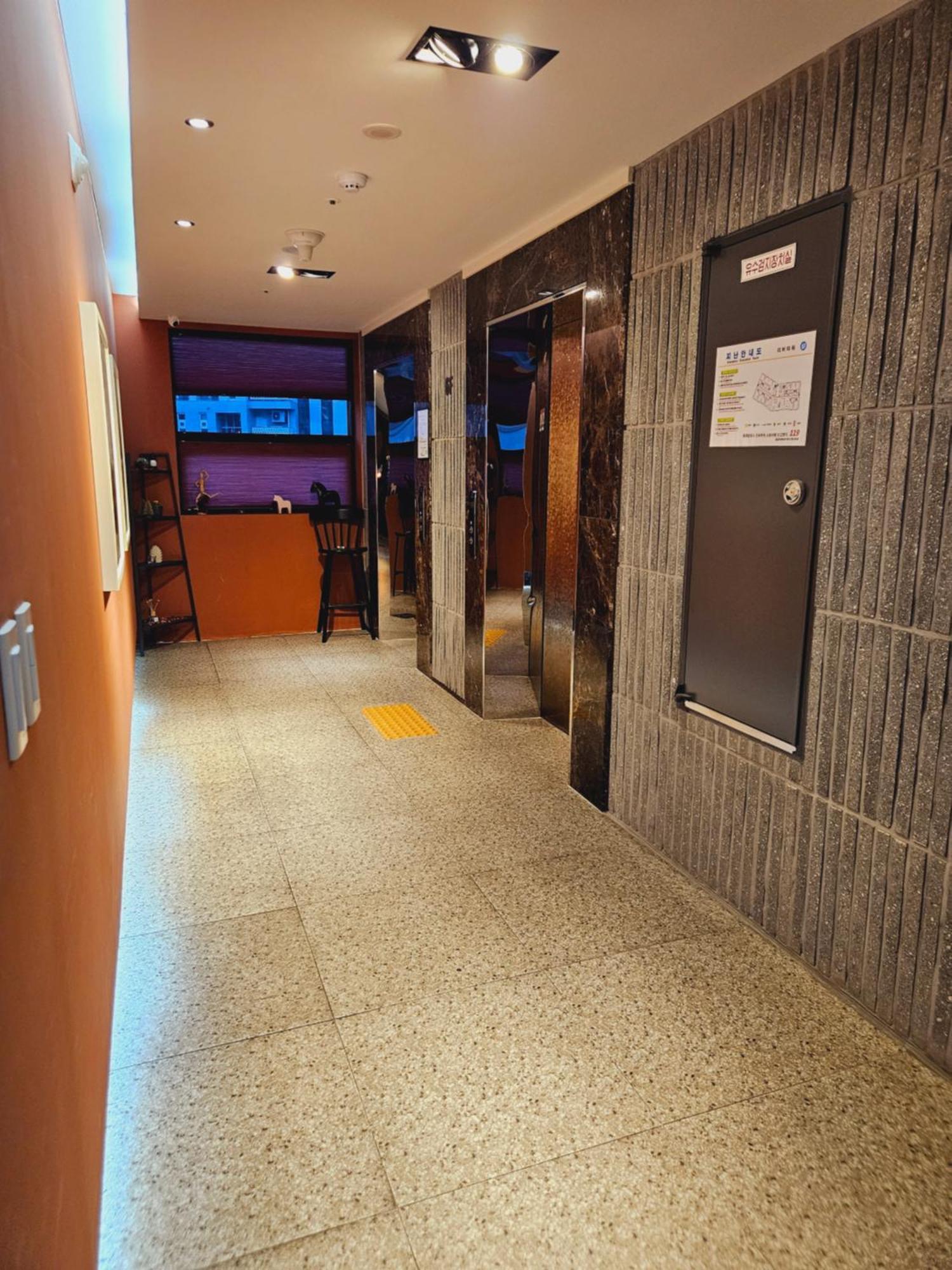 Brown Dot Hotel Jinju Ngoại thất bức ảnh