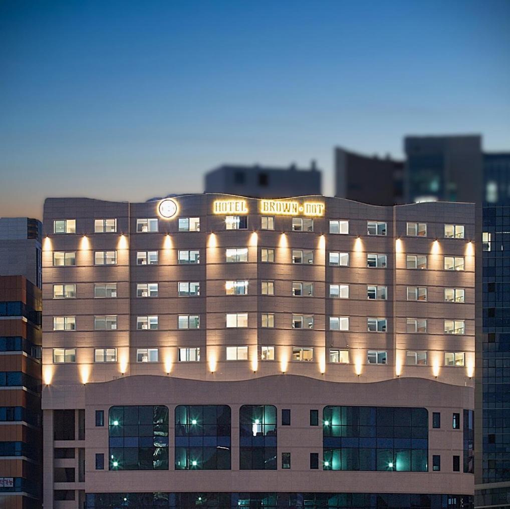 Brown Dot Hotel Jinju Ngoại thất bức ảnh